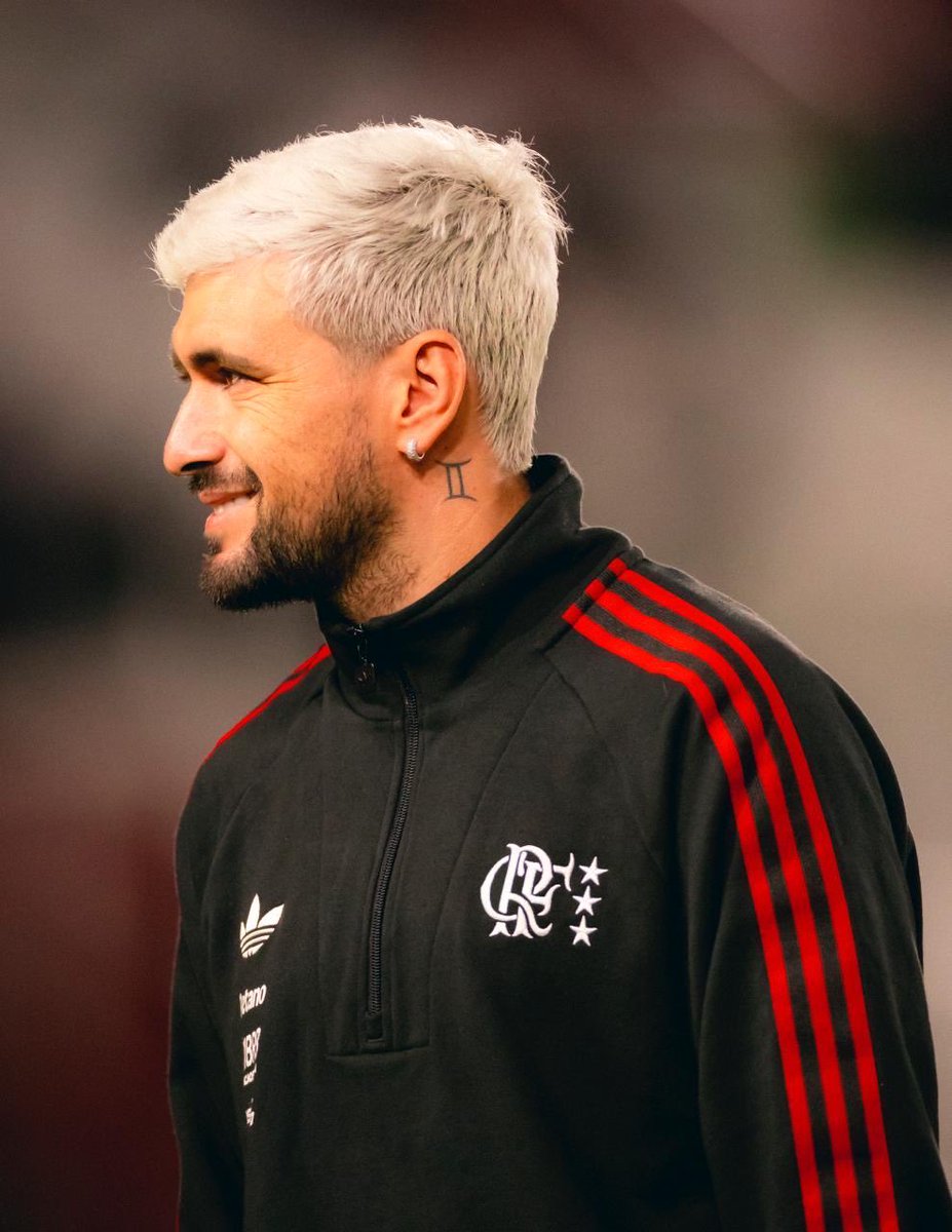 Esse conjunto de viagem do Flamengo...