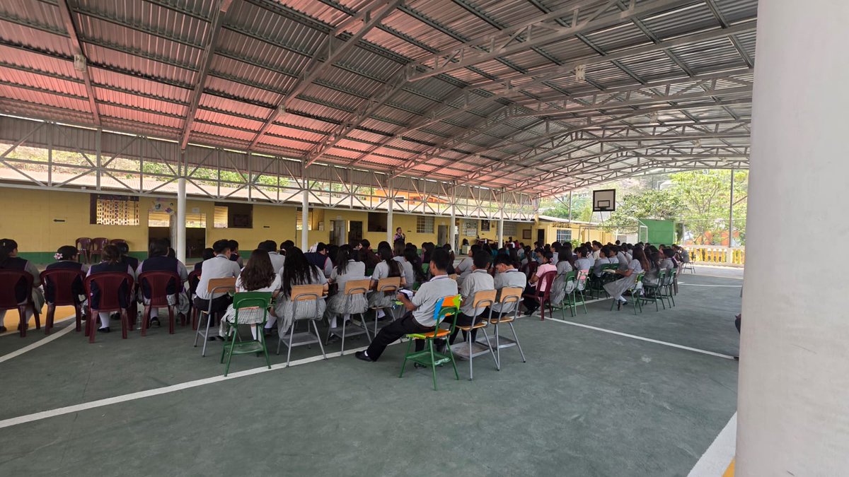 PDHgt's tweet image. 📚 #EducaciónEnDDHH
📍#BajaVerapaz
Con el objetivo de promover el conocimiento y la comprensión de los #DerechosHumanos fortaleciendo su respeto y aplicación en la comunidad educativa, la Auxiliatura de la @PDHgt lleva a cabo un taller acerca de los derechos fundamentales y la