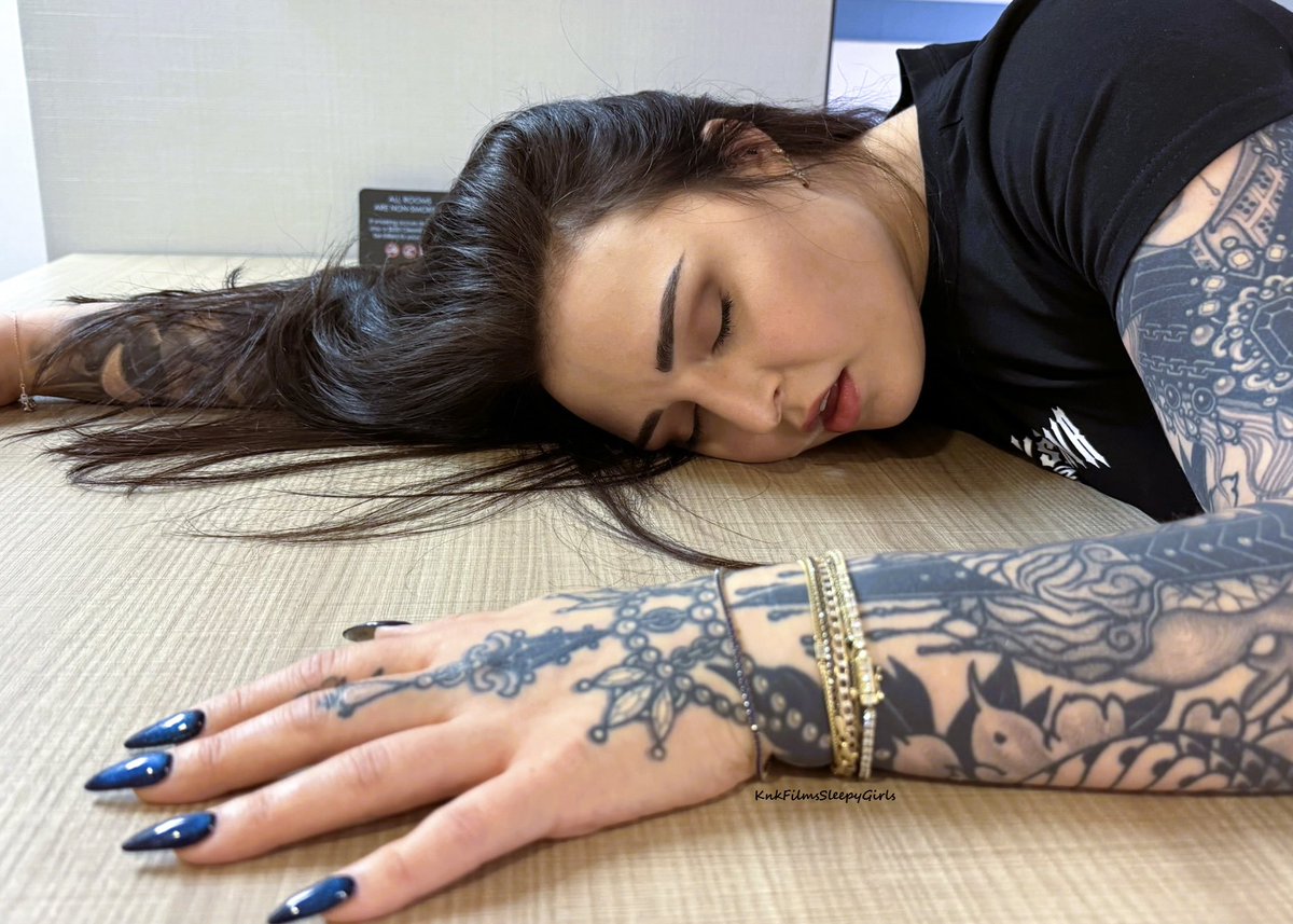 knkfilmsstudio's tweet photo. Well, what do we have here? A new sleepy toy to finish off April? 😴💤
-“Ms.Sleepy Face 2” arrives on Patreon, 4/30. Link in bio.
#knockedout #chloroformedgirl #fetish #chloroform #limp #outcold #zzz #snoring #snooze #sleepy #sleepygirl #sleeping #KO #sleepyfetish #asleep https://t.co/L5YifWb7c9