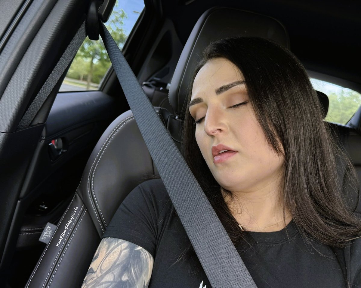knkfilmsstudio's tweet photo. Well, what do we have here? A new sleepy toy to finish off April? 😴💤
-“Ms.Sleepy Face 2” arrives on Patreon, 4/30. Link in bio.
#knockedout #chloroformedgirl #fetish #chloroform #limp #outcold #zzz #snoring #snooze #sleepy #sleepygirl #sleeping #KO #sleepyfetish #asleep https://t.co/L5YifWb7c9