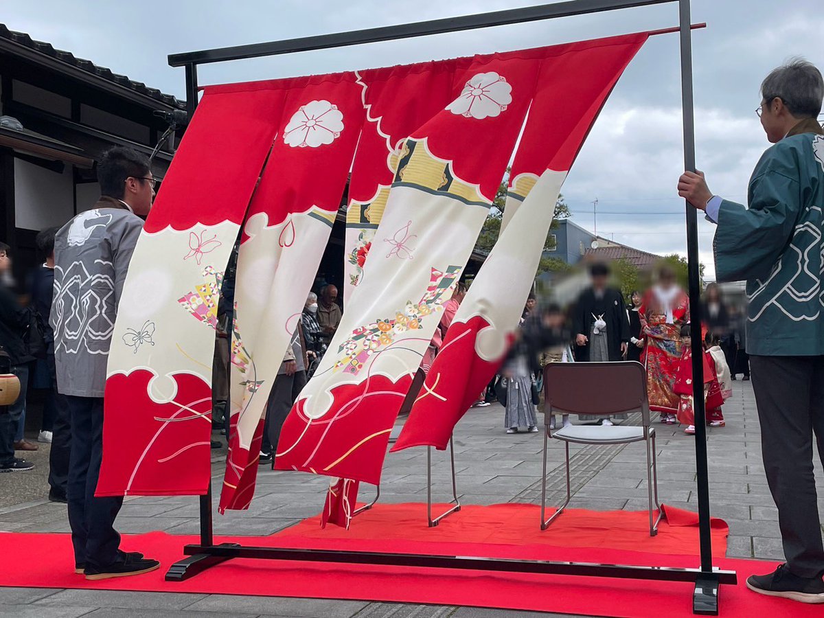 令和8年4月30日(木)おはようございます☺️ 
#千里浜なぎさドライブウエイ 
全線通行可能です〇
douro.pref.ishikawa.lg.jp
本日もよろしくお願いします✨️

昨日、七尾市の一本杉通りでは花嫁道中が行われました✨華やかな花嫁姿と、情緒あふれる町並みの組み合わせ…本当に美しいですね💕︎