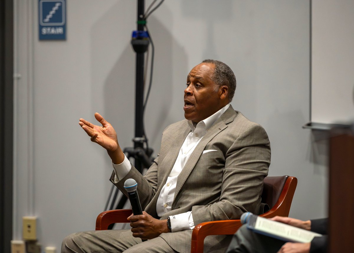 NPS_Monterey's tweet image. Williamson offered insights into the challenges facing #defense #acquisition and the international industrial base from an industry leader’s perspective.  @USNavy @USMC 
Learn more: linkedin.com/feed/update/ur…
