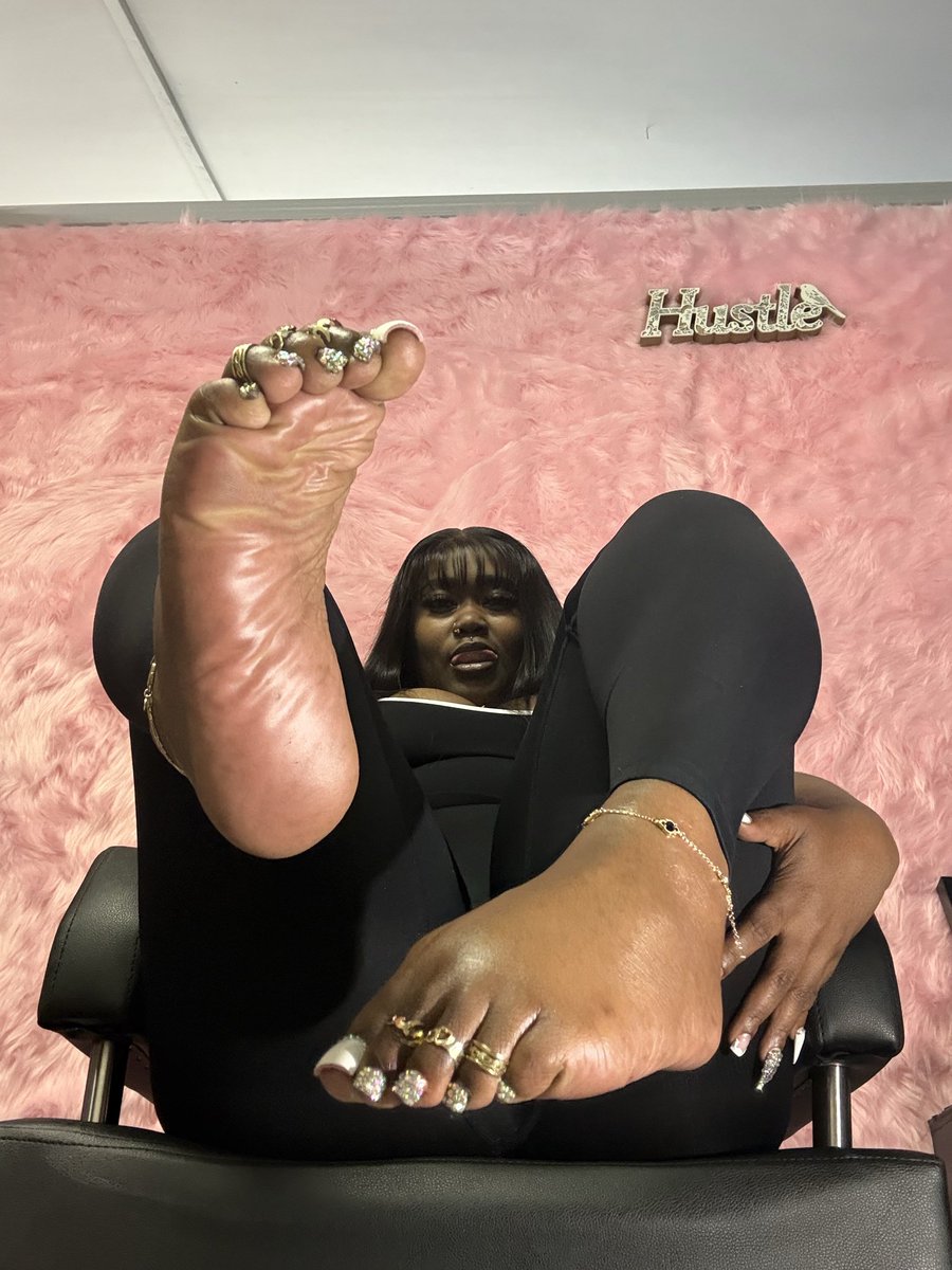 juicyyyfeetssss tweet media