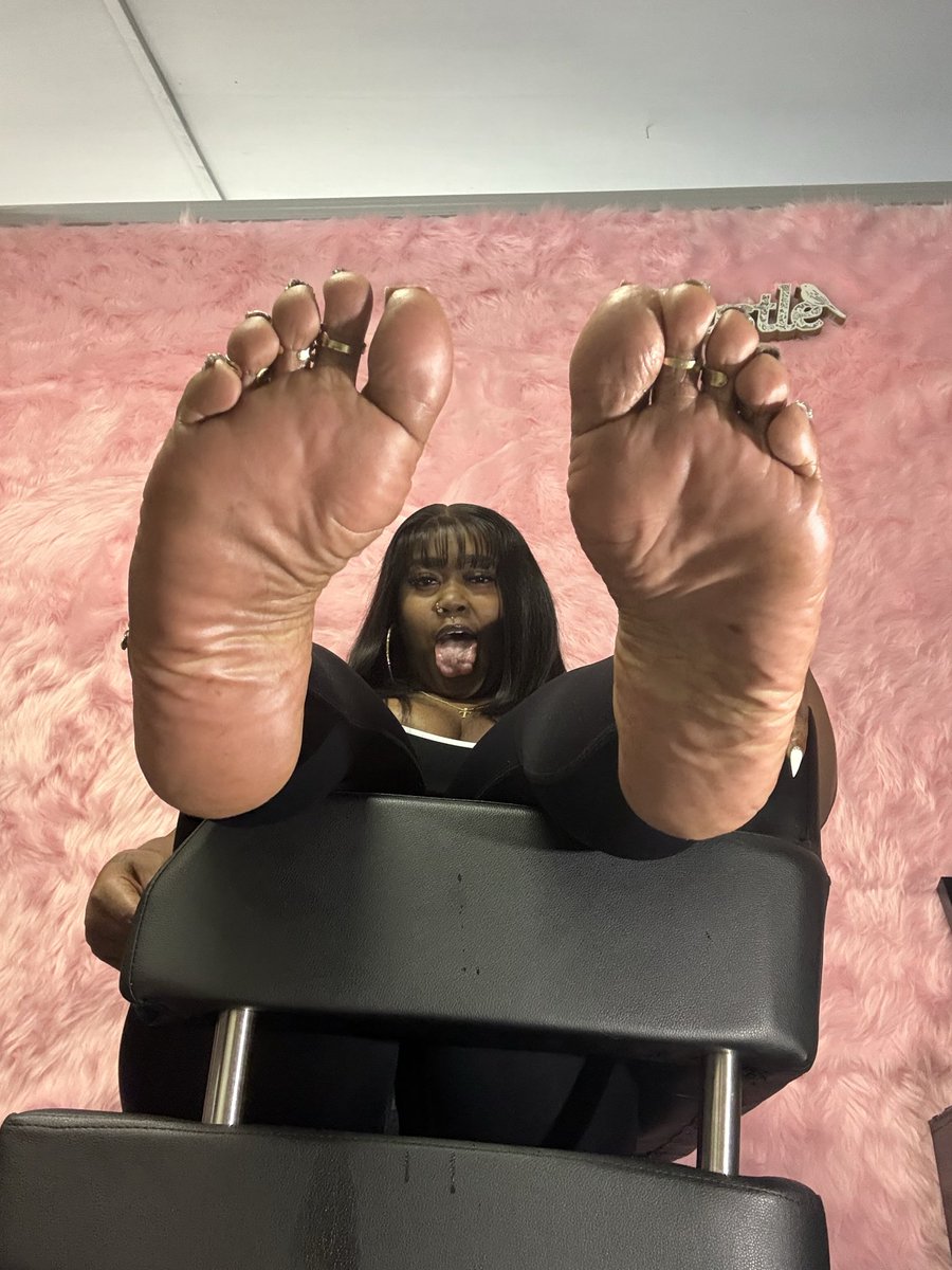 juicyyyfeetssss tweet media