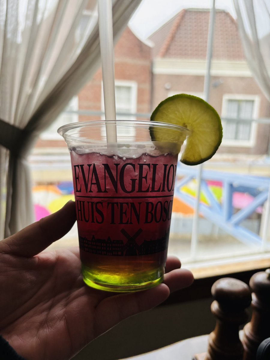 Megumi_Ogata's tweet image. 「Hang In There!」計画、2165日目！
#ハウステンボス #エヴァ ライド。想像以上に凄かった+コラボ飯旨い。特に写真のサキエルハンバーグとレモンステーキ。ぜひご賞味あれ。

Hang In There! = 我々が直面している問題は困難だけど、諦めずにがんばれ！ちいさな楽しみをみつけていこう。
#HangInThere