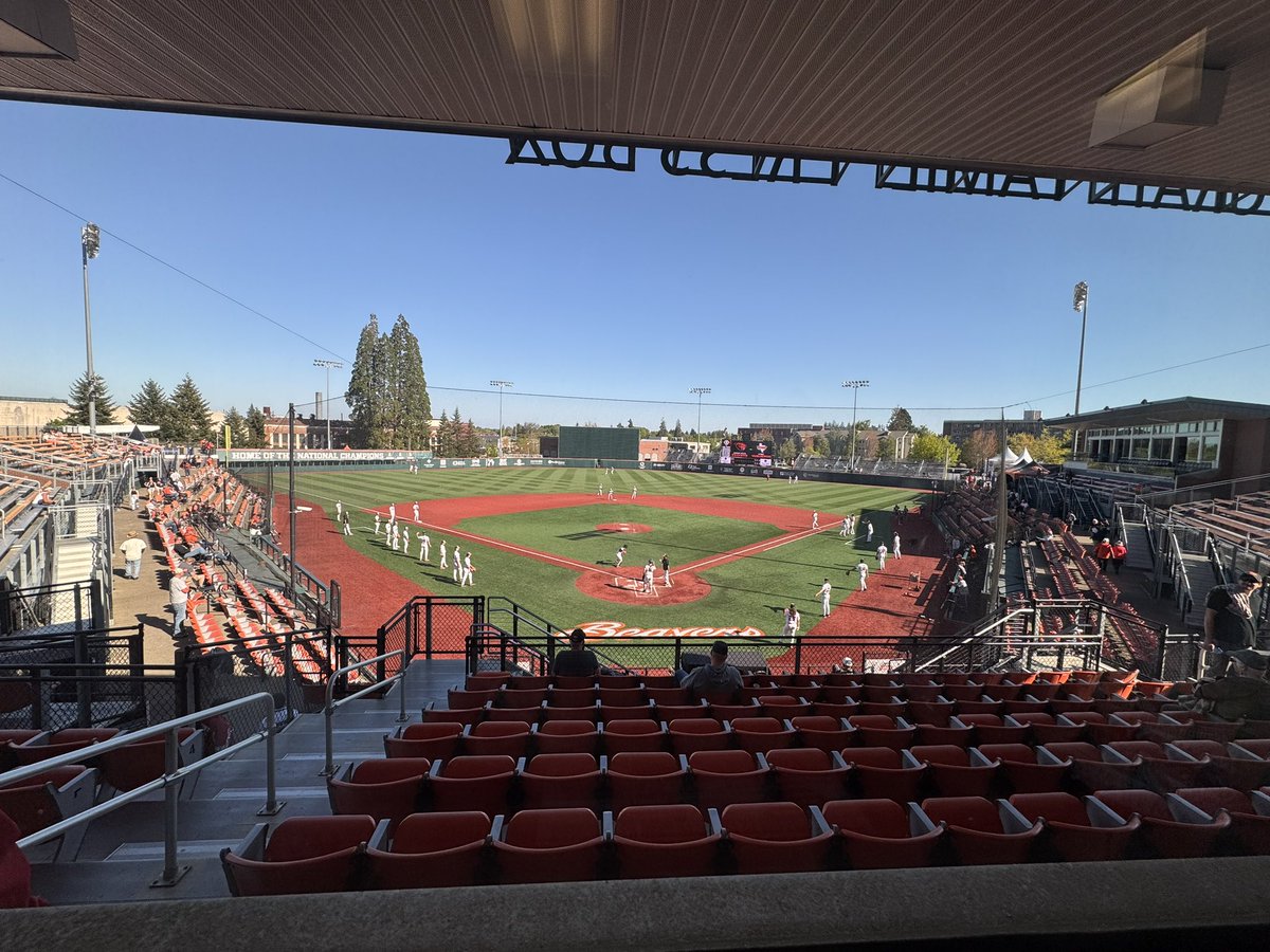 isaac_streeter's tweet image. Hello from Goss Stadium!

Game two of two for the No. 6 Oregon State Beavers (34-9) and UTRGV Vaqueros (20-25)

RHP Connor Mendez (1-2, 8.59) makes his first start for Oregon State in about a month. LHP Victor Loa (1-1, 9.64) goes for UTRGV

First pitch @ 5:35! #GoBeavs