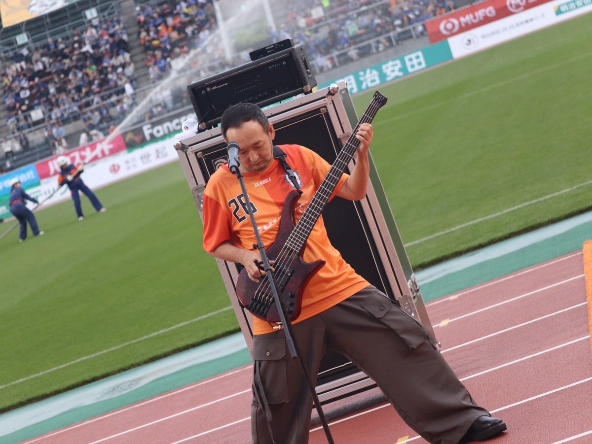 FLOW tweet media