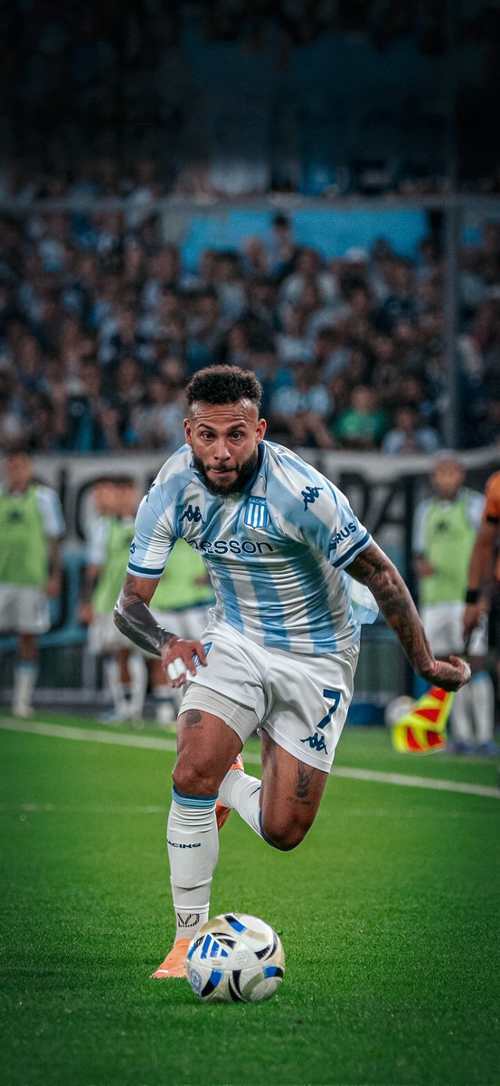NachoAKD8's tweet photo. Nunca vi a un jugador tan cagón y pelotudo como el colombiano sin contexto este, juega al trote con paja y sin ganas de nada. Afuera en junio volve a Colombia y déjate de joder pelotudo https://t.co/ASsyPDy2z0