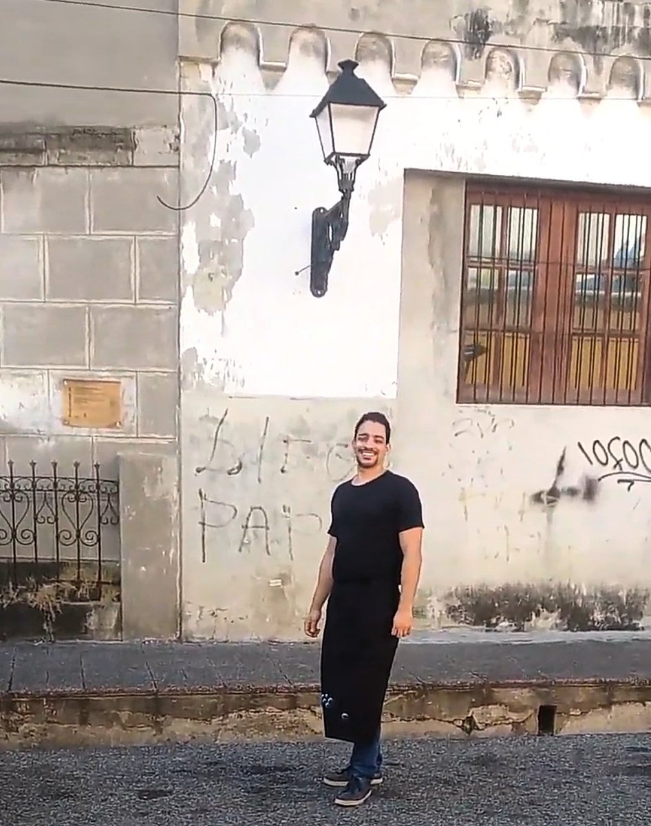Pashhy's tweet photo. Necesito ayuda para encontrar a Eduardo Pérez, perdí su número y muchos contactos, también contactos en común. 👇🏻 Es urgente, es para trabajo. https://t.co/gFV28Qizgs