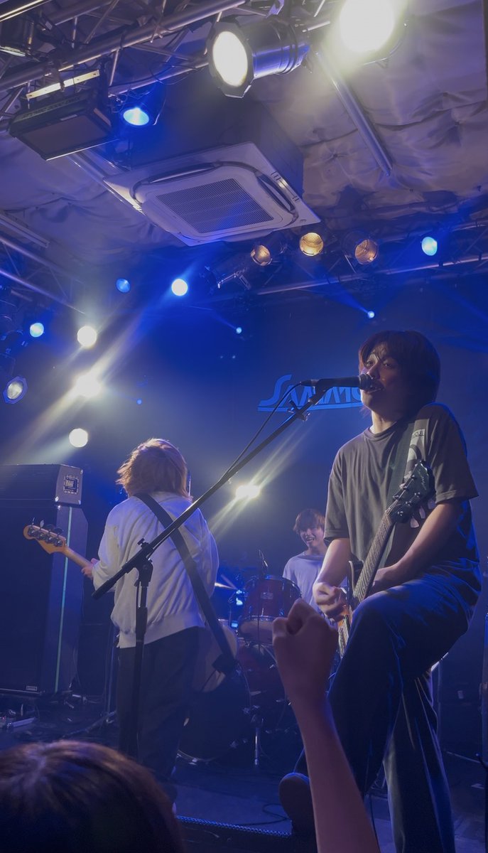 青藍 tweet media
