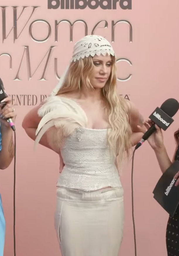 Slayyyter Argentina tweet media