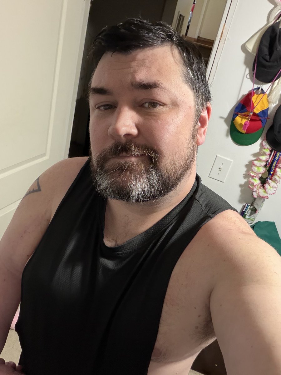 CaptainHubris's tweet photo. Nip slip https://t.co/rsMJJUu7nn