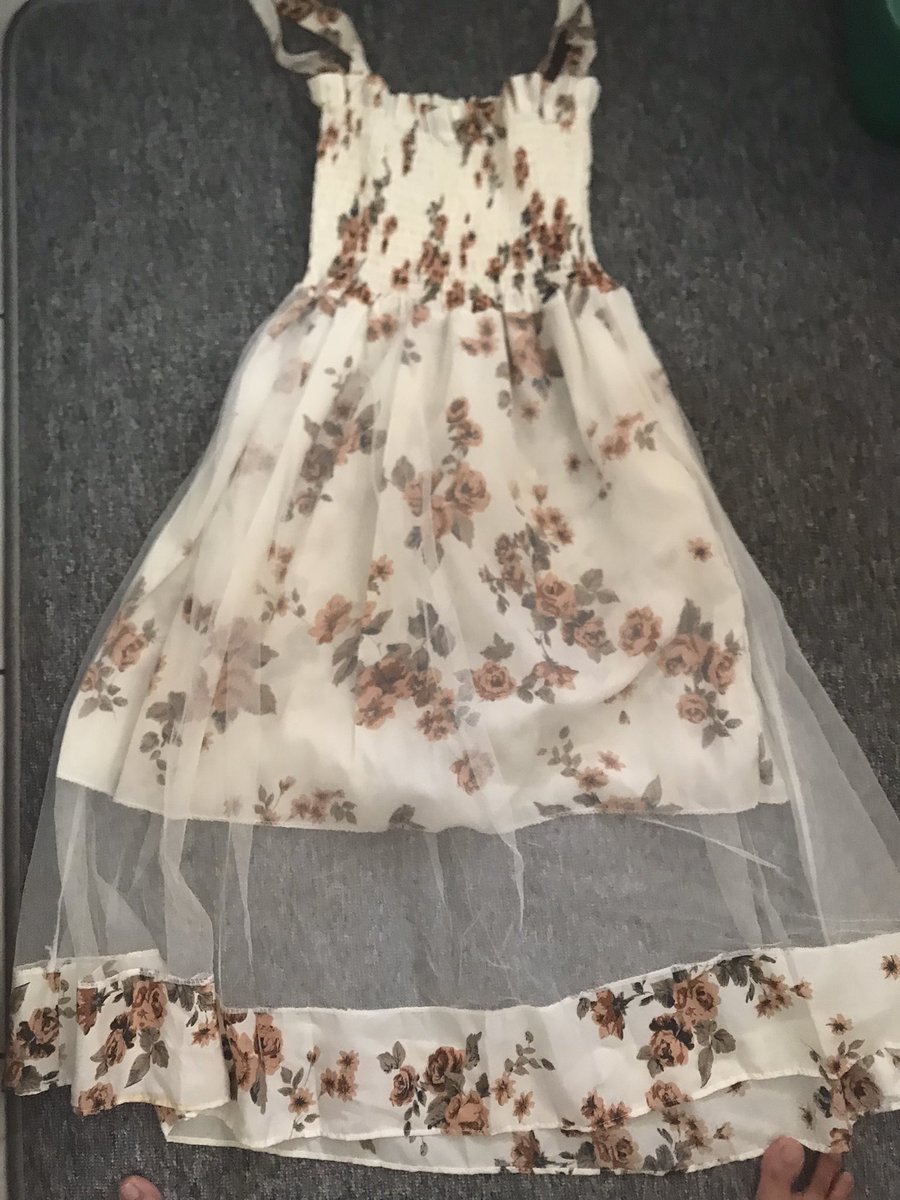 nabilalilulelo's tweet photo. @rnavuigalle halo kak ini utk real pict nya yaa sama seperti yang di foto contoh,,
yg biru diaa long dress klo yg bunga coklat diaa dress selutut yaa https://t.co/x4KARhbWyf