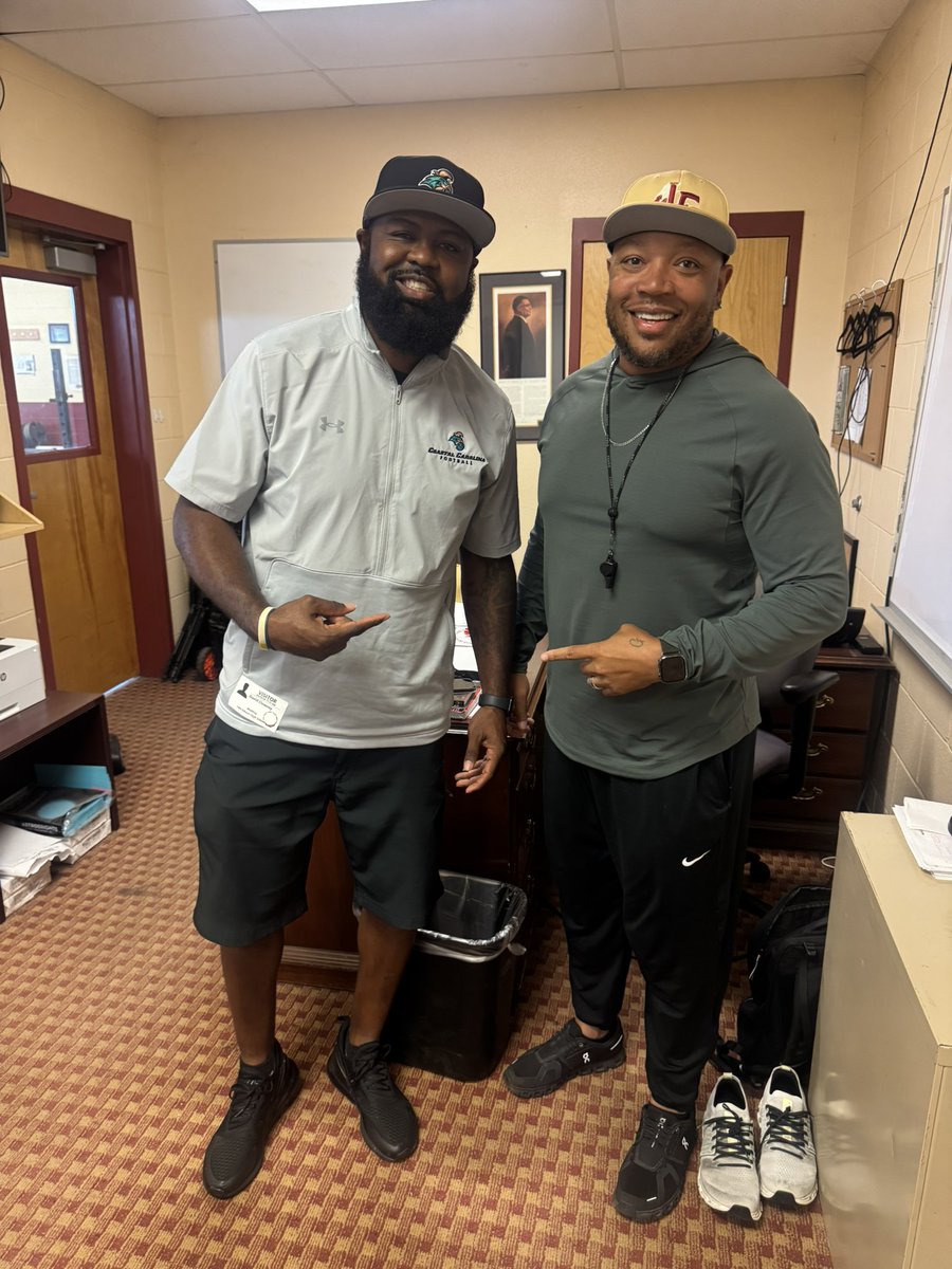 LakeGibsonFB's tweet image. Appreciate Coach Clowney @CoachClowney87 for stopping by from  @CoastalFootball  and showing love to our guys 🤝🏾🏈 building real relationships and opening real doors for our program. #RecruitLakeGibson #BravesNation 🔥
