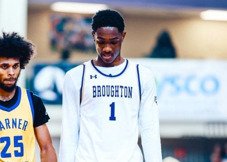 2027 Jordan Page received an offer from Kentucky #PhenomHoops @Coach_Rick57  @colbylewis20 @POBScout @JeffreyBendel_ @Phenom_Hoops @ty1ewis  @UnderratedAthl_