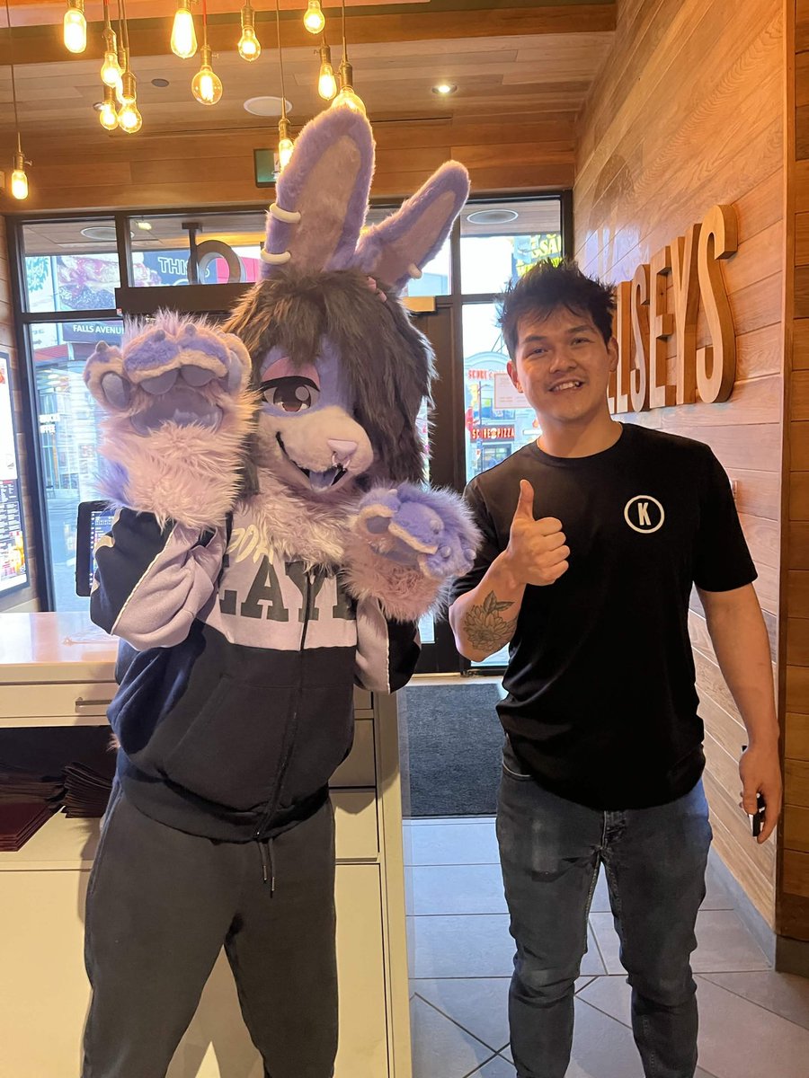 _Kindleheart_'s tweet photo. Fursuitting at the hill!! https://t.co/dgqJau2RxF