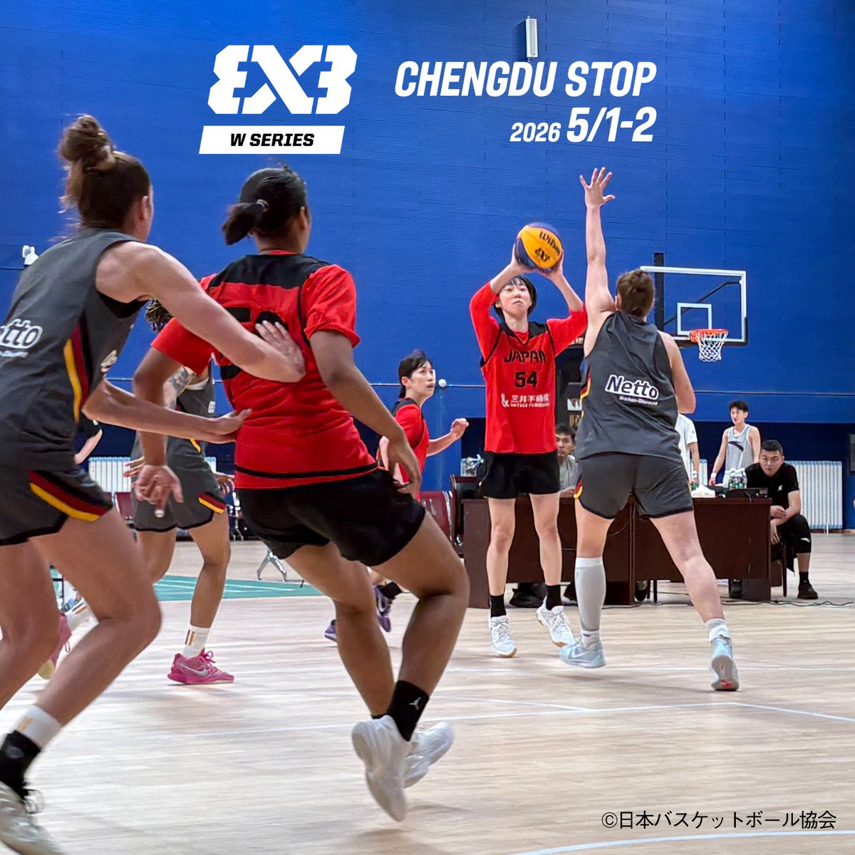 JAPAN_JBA's tweet photo. #AkatsukiJapan 3x3女子日本代表
🔥FIBA 3x3ウィメンズシリーズ2026 明日開幕
無事に成都へ到着し、昨日はFIBAランキング3位の中国、同7位のドイツを相手にスクリメージ🏀
現在14位の日本はロサンゼルス2028オリンピック出場へ向け、日々変わる世界ランキングを引き上げて行く長い戦いがはじまります💪
#3x3WS
🇨🇳中国・成都STOP
🗓️スケジュール ※日本時間
5月1日(金)／予選プール
17:05🇯🇵🆚ポーランド
20:15🇯🇵🆚予備予選A 1位
上位2チームが5月2日の決勝トーナメントへ
https://t.co/jpMRQ3xCRk
#バスケ #バスケで日本を元気に #日本一丸

@fiba3x3 @fiba3x3w