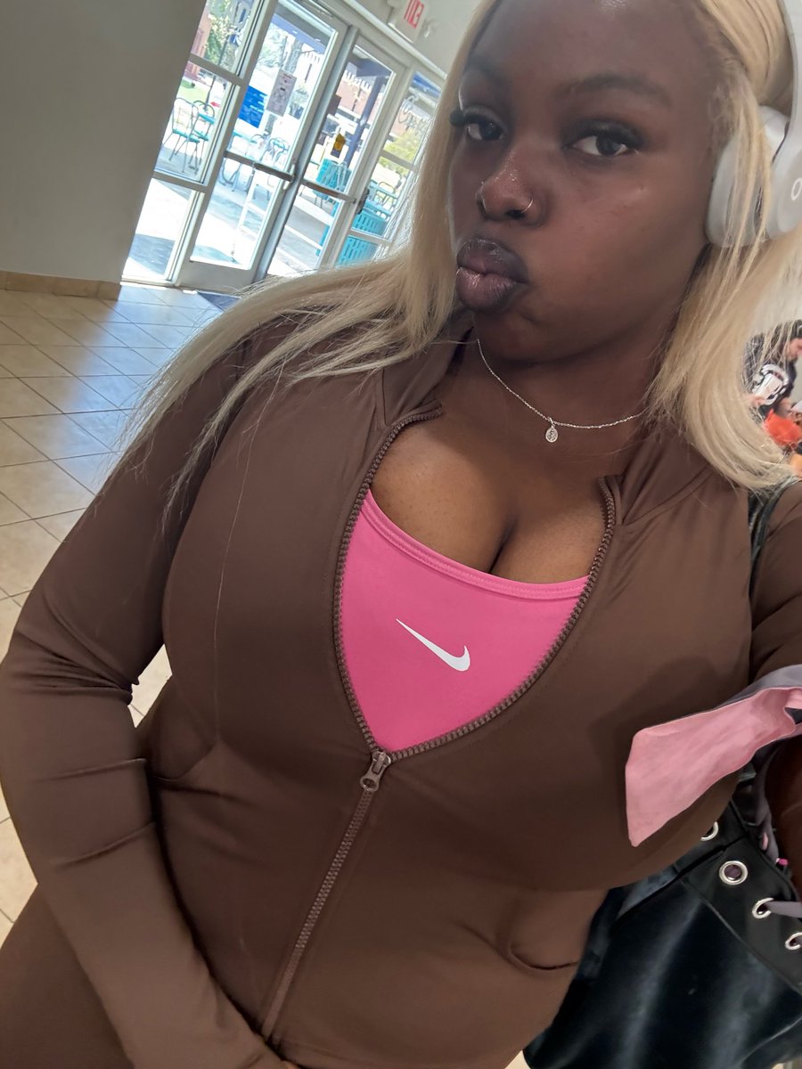 Laylabae tweet media