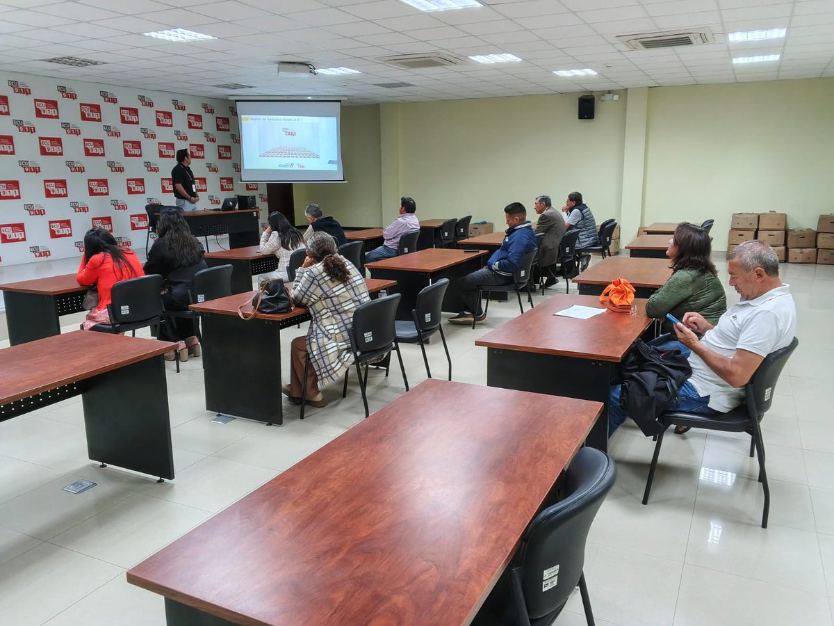 ECU911Ambato's tweet photo. 📍 #Ambato | En el @ECU911_ recibimos a líderes y lideresas de diferentes barrios de la ciudad, a quienes socializamos nuestro modelo de gestión, el uso de la #AppECU911 y el #BotónVioletaECU911 para reportar emergencias de violencia contra la mujer. https://t.co/1FZ6jAif9c