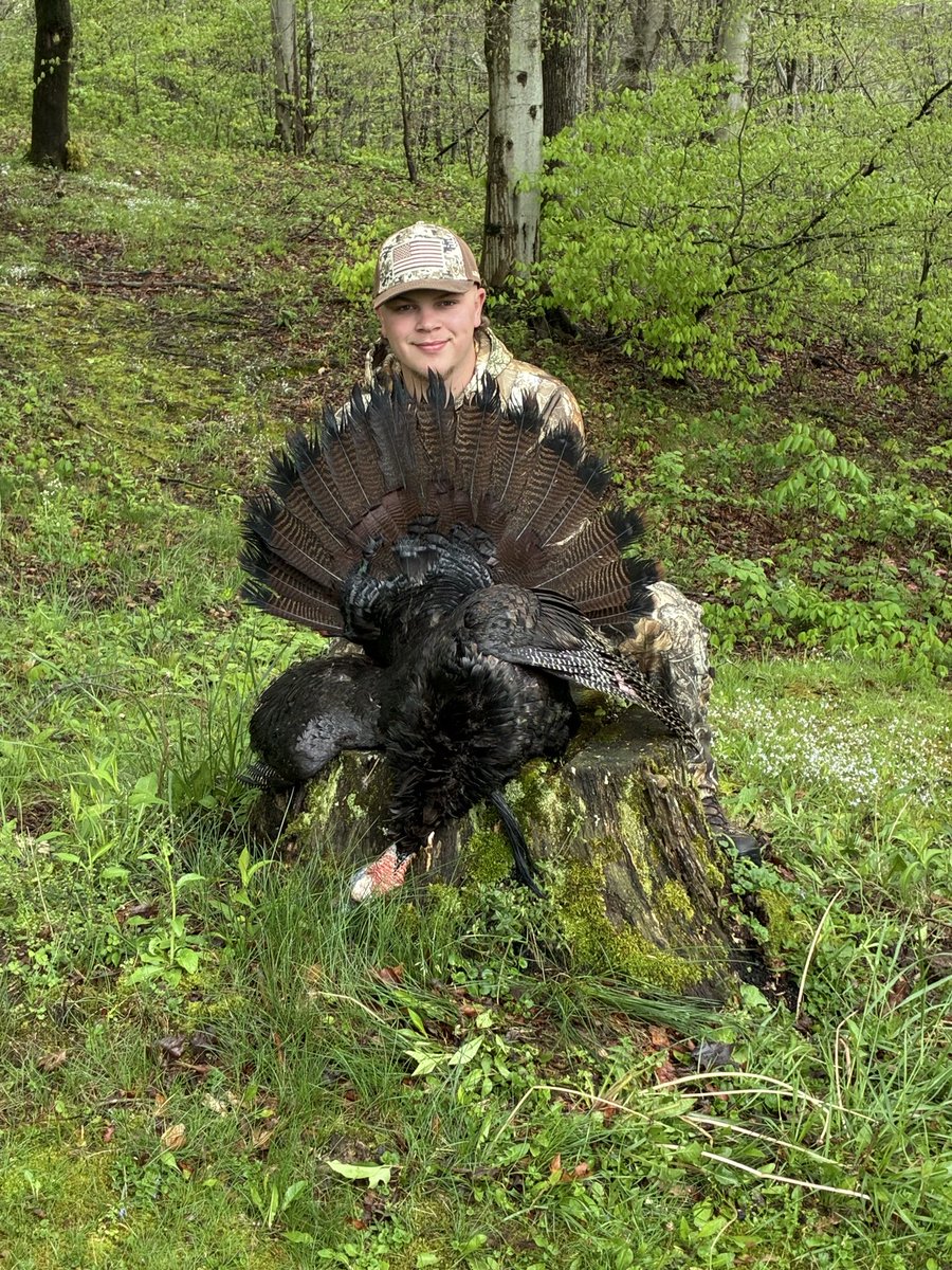 derekz221's tweet photo. Bryant tagged out!!!! Super thankful to get to hunt with my son and watch him tag out every year!!!!#ohio
First morning we got to hunt together!!! https://t.co/cHi5iQZajk