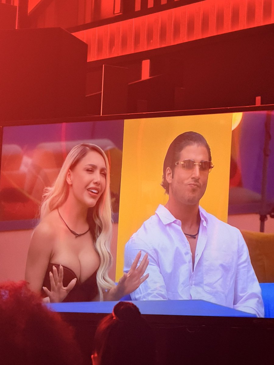 WilliamValdes's tweet photo. Las caras de #Stephano
Como que no está muy contento con estas nuevas muchachas. Ustedes que dicen? #LCDLF6 https://t.co/RZFo0Kc3jq