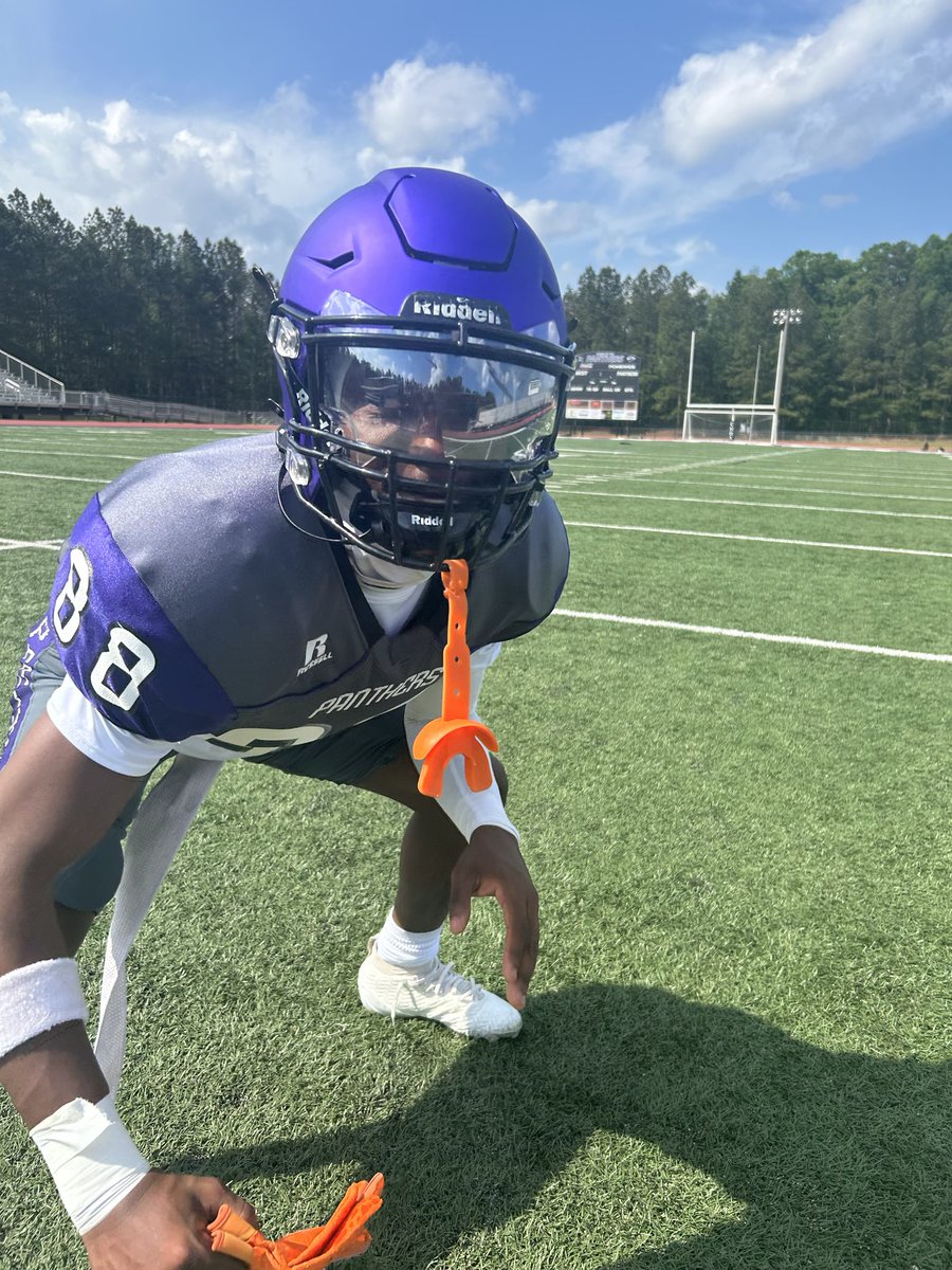 coachjuwash's tweet photo. New helmets 👀👀 what yall think? https://t.co/v4QZaOeyC2