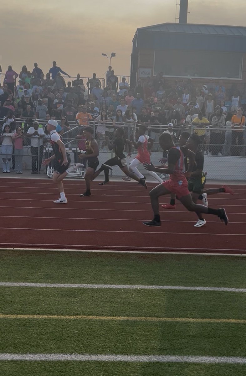 CyParkBoysTrack's tweet photo. Close races, running through the line, and competing at a high level can only mean it’s Championship Season for the middle schools. Electric environment today!

The Rowe Jags boys bringing the smoke today! Love seeing it! Congrats to the 7th grade 4x1 taking the gold🥇 https://t.co/HGurO5Bcrj
