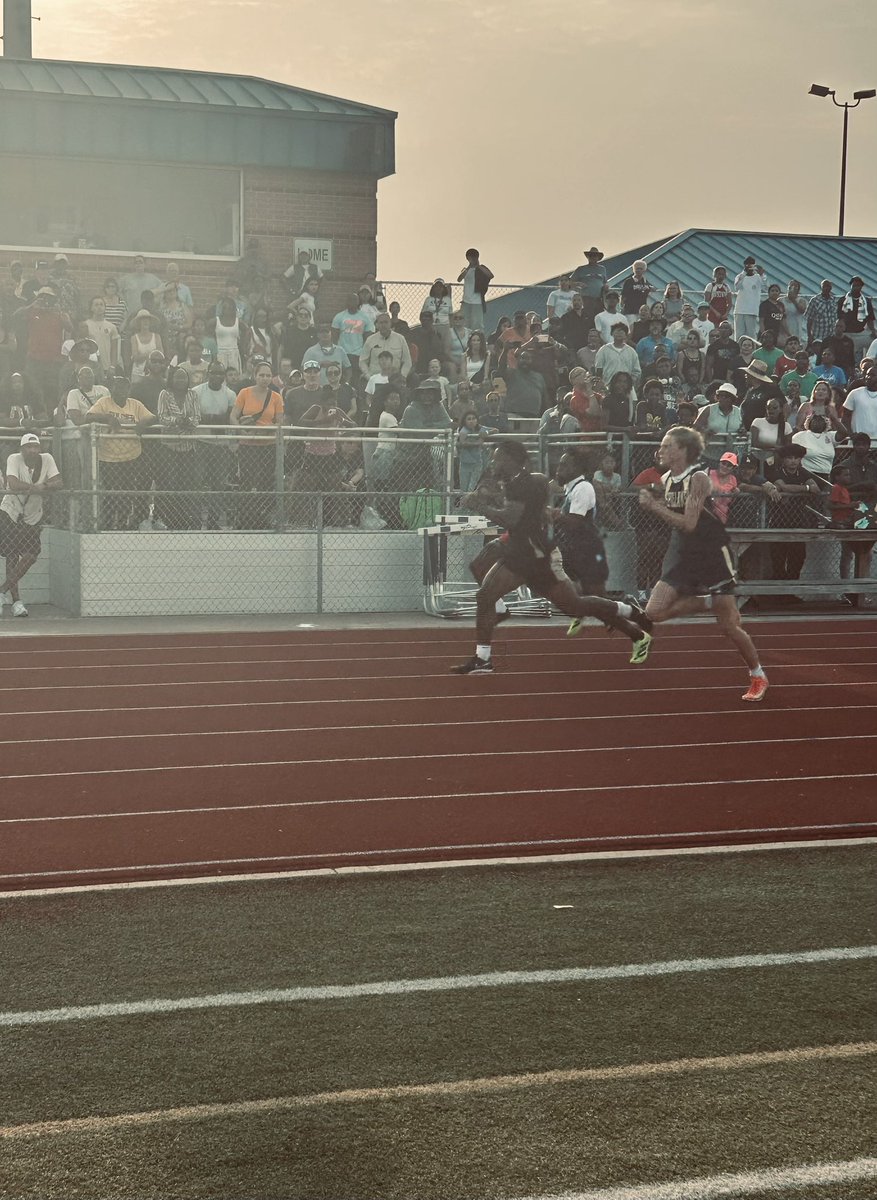 CyParkBoysTrack's tweet photo. Close races, running through the line, and competing at a high level can only mean it’s Championship Season for the middle schools. Electric environment today!

The Rowe Jags boys bringing the smoke today! Love seeing it! Congrats to the 7th grade 4x1 taking the gold🥇 https://t.co/HGurO5Bcrj