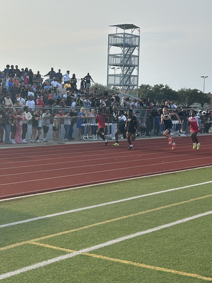 CyParkBoysTrack's tweet photo. Close races, running through the line, and competing at a high level can only mean it’s Championship Season for the middle schools. Electric environment today!

The Rowe Jags boys bringing the smoke today! Love seeing it! Congrats to the 7th grade 4x1 taking the gold🥇 https://t.co/HGurO5Bcrj