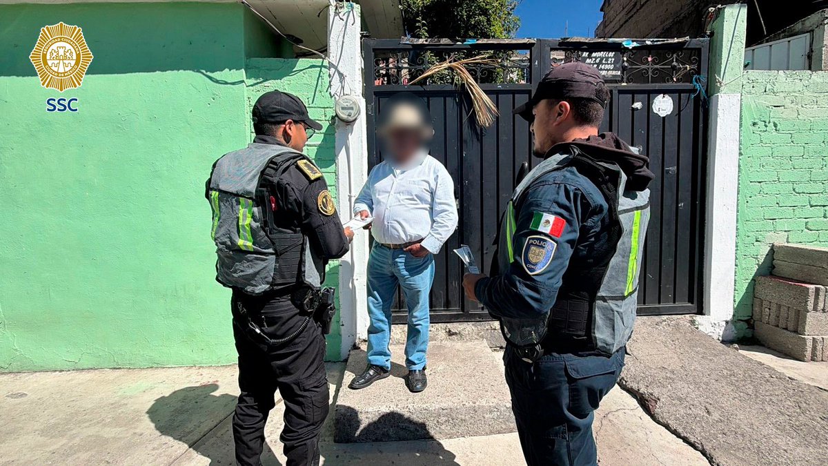 SSC_CDMX's tweet photo. #ColoniaSegura | Para garantizar la tranquilidad y seguridad de las y los vecinos del pueblo #ParresElGuarda y la colonia #LomasDePadierna, de la alcaldía @TlalpanAl, oficiales de los sectores #Topilejo y #Padierna realizan recorridos a bordo de patrullas y a pie con el objetivo de atender sus demandas y de fortalecer la comunicación directa. 🚓 👮🏻♀️👮🏻
#LaPolicíaCercaDeTi #JefaDeGobierno @ClaraBrugadaM