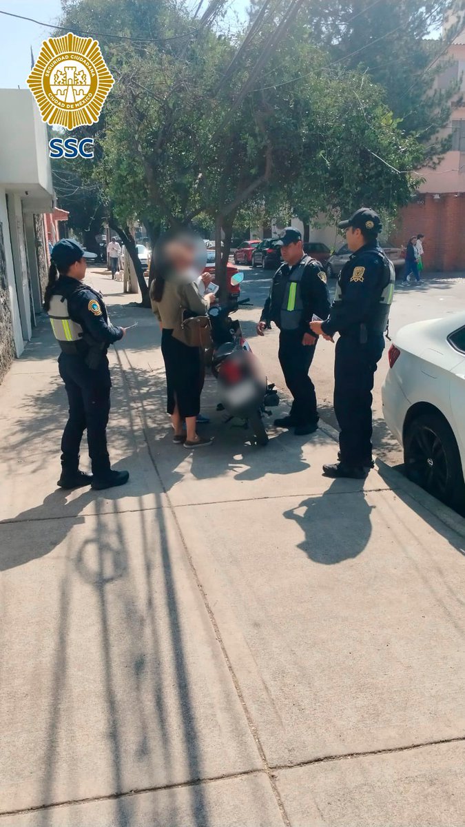 SSC_CDMX's tweet photo. #ColoniaSegura | Para garantizar la tranquilidad y seguridad de las y los vecinos del pueblo #ParresElGuarda y la colonia #LomasDePadierna, de la alcaldía @TlalpanAl, oficiales de los sectores #Topilejo y #Padierna realizan recorridos a bordo de patrullas y a pie con el objetivo de atender sus demandas y de fortalecer la comunicación directa. 🚓 👮🏻♀️👮🏻
#LaPolicíaCercaDeTi #JefaDeGobierno @ClaraBrugadaM