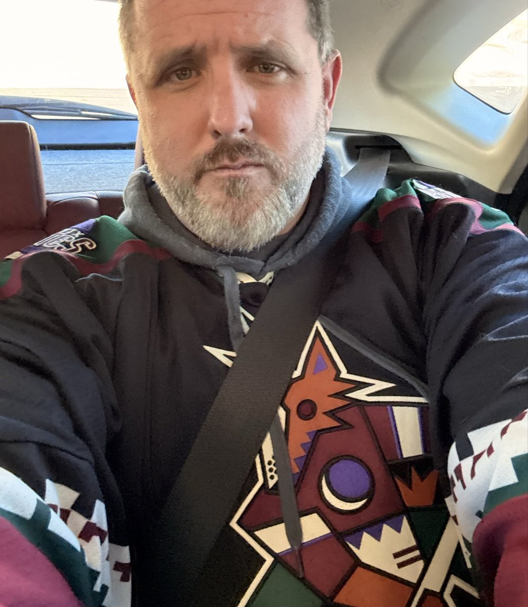 AllAzSports1's tweet photo. On my way to the game to cheer on some old yotes. 

…but I am by no means rooting for Utah haha https://t.co/v21wBgcltM