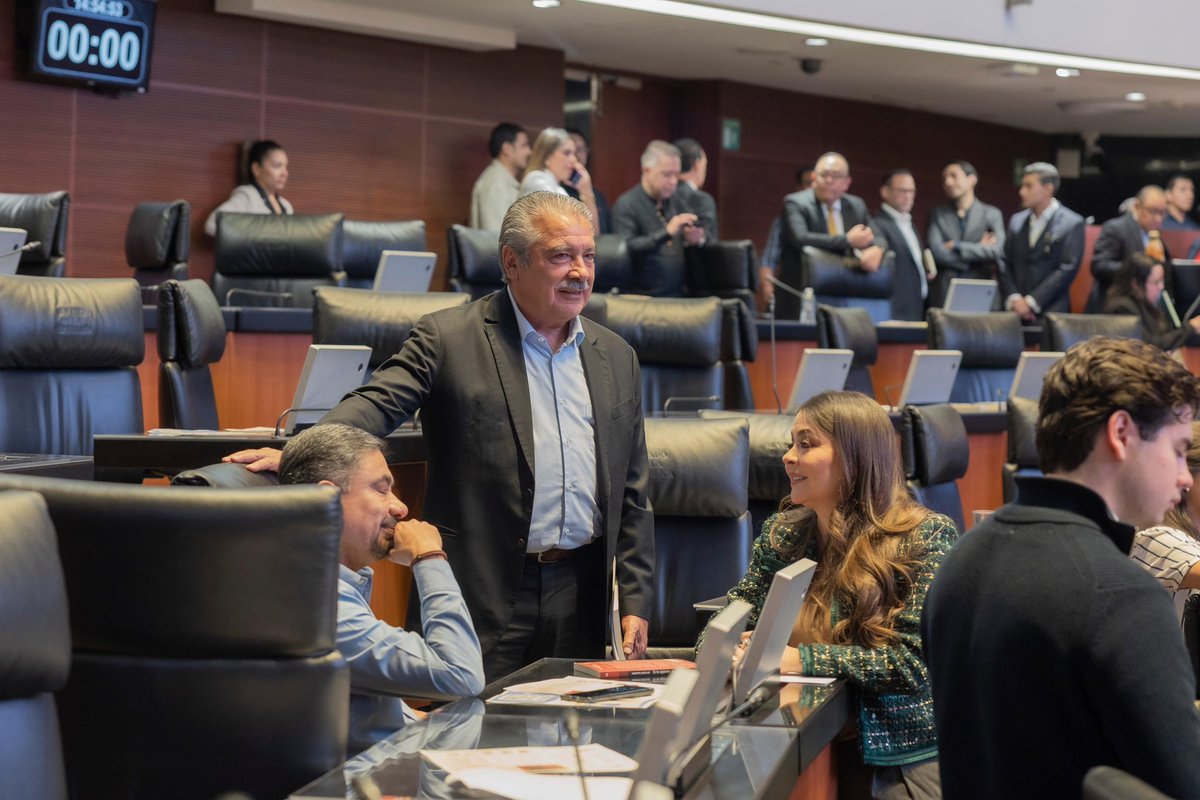 raulmoronO's tweet photo. Hoy concluimos los trabajos en el Senado de la República correspondientes al segundo periodo ordinario de sesiones del del segundo año de la LXVI Legislatura. Logramos grandes avances para profundizar la Cuarta Transformación y garantizar al pueblo de México acceso a sus derechos, a la justicia y al bienestar.

#MorónSenador
#unidadpoRMichoacán