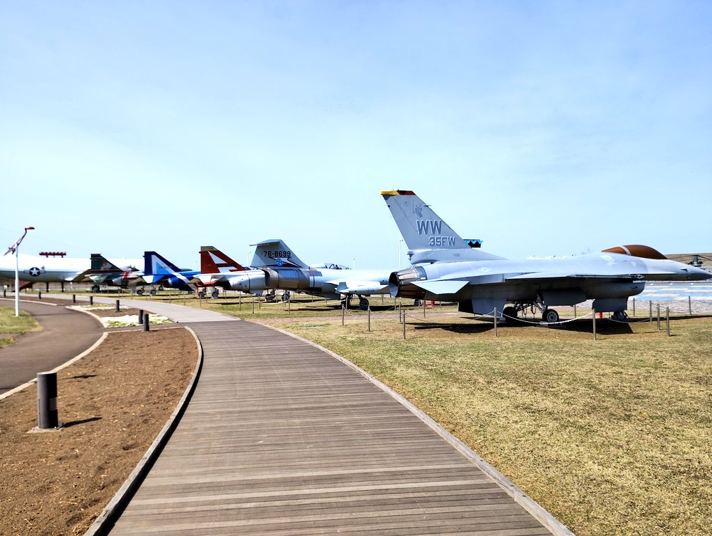 らうんでる tweet media