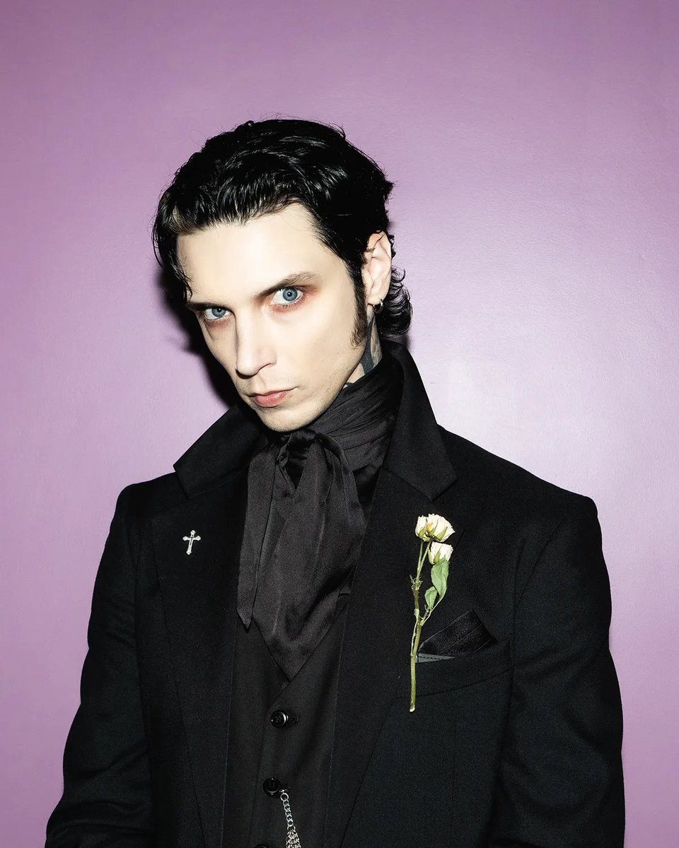 ANDYSCOFF1N's tweet photo. THIS IS HIS ERA 🖤🦇 https://t.co/2lJ3QZbiub