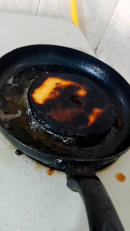 Expat Chronicles tweet media