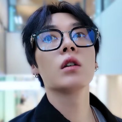 stardust1ng's tweet image. #NewProfilePic glasses lino glssses lino