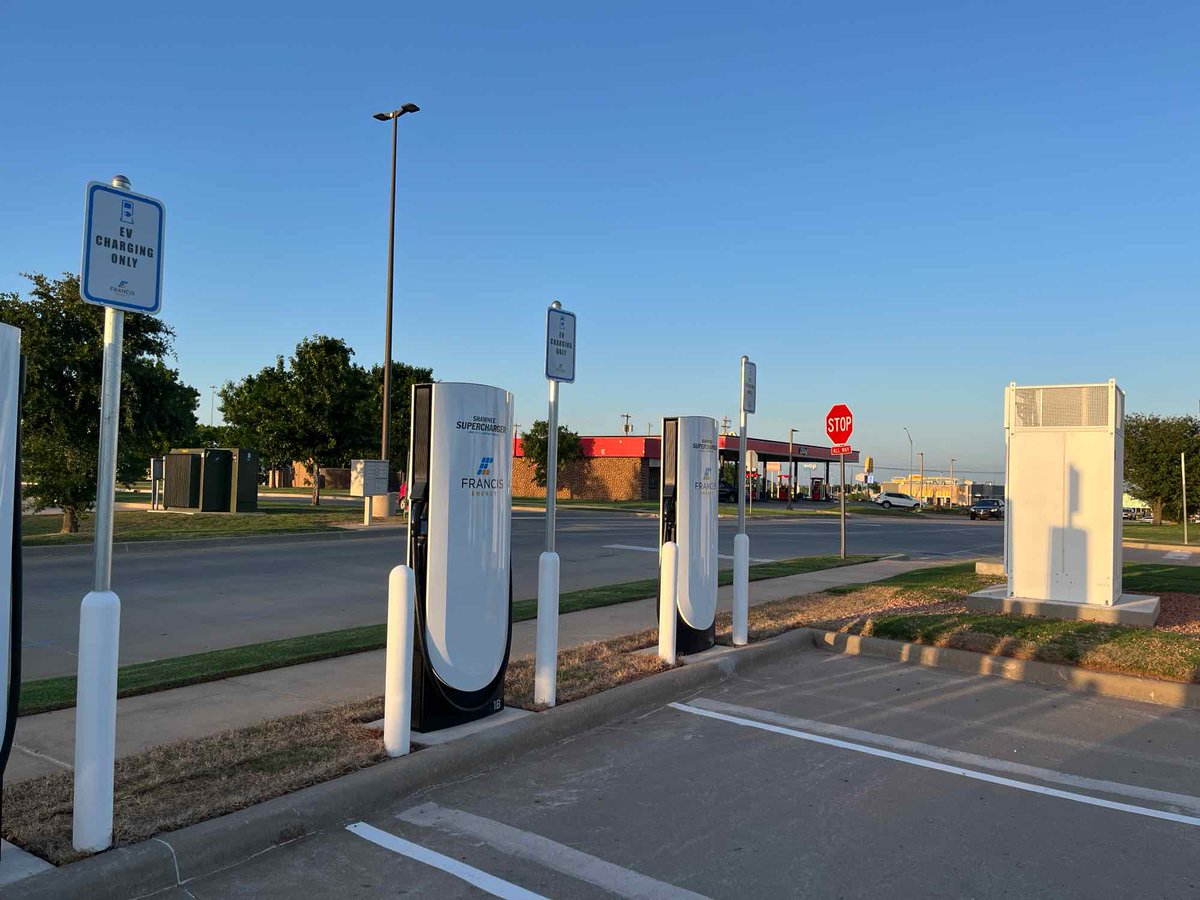 Tesla Charging tweet media