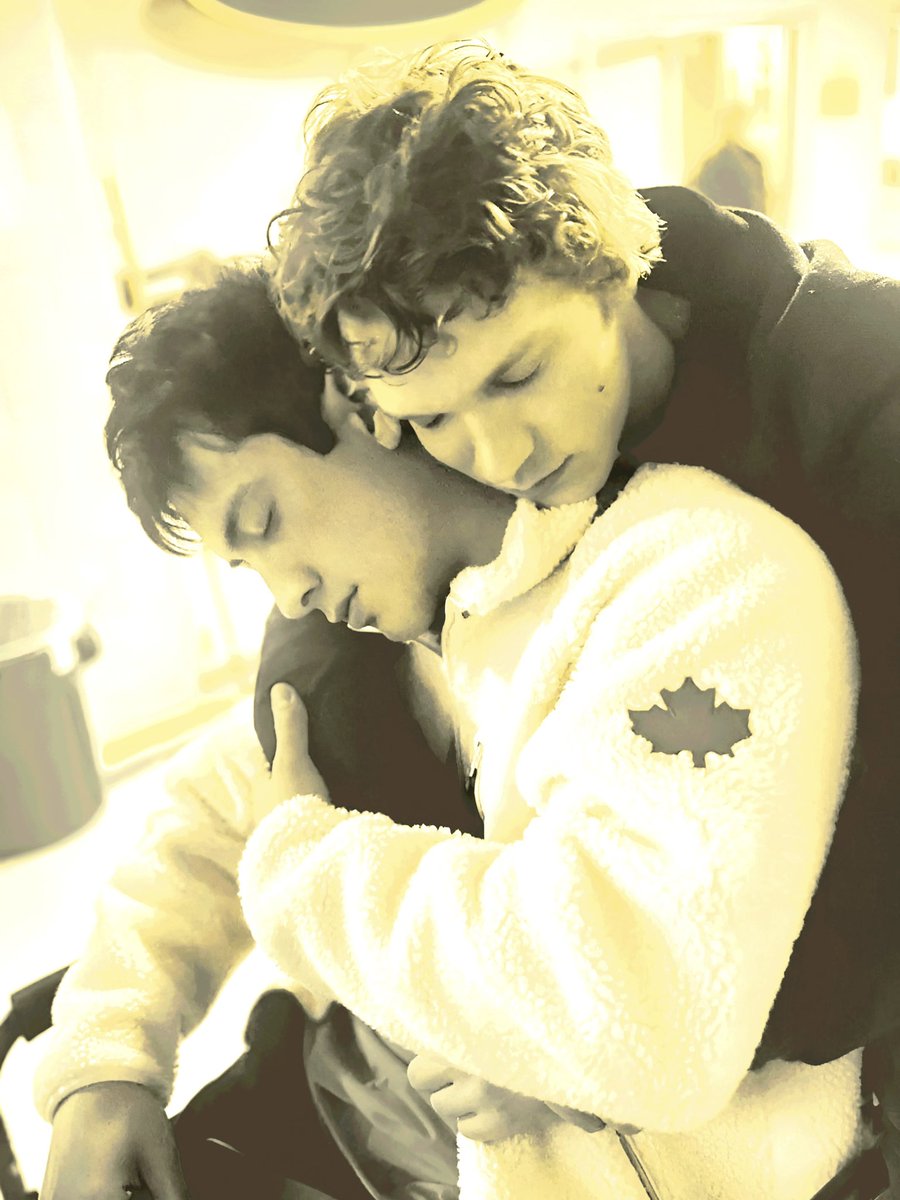 𝕽𝐎𝐙𝐀𝐍𝐎𝐕 tweet media