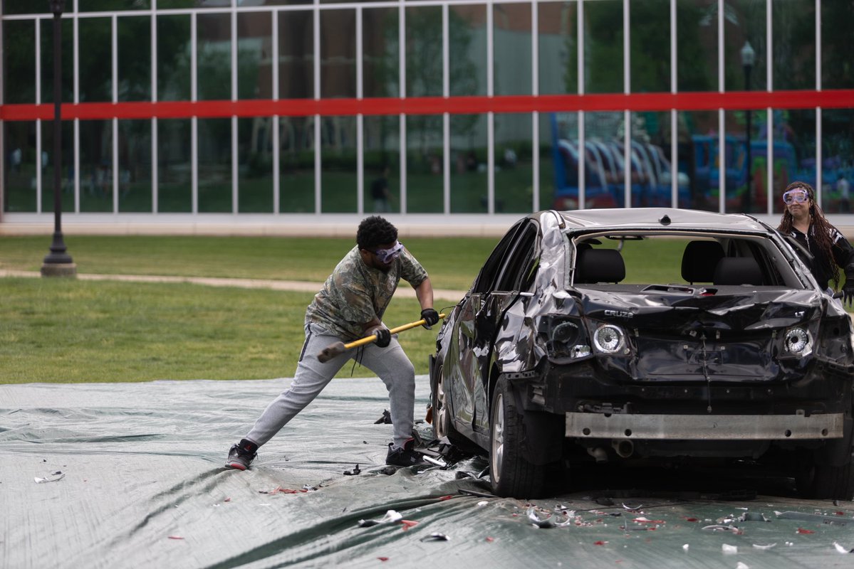 wku's tweet image. The 3rd annual Rage N Relax did not disappoint! @wkuhrl brought the perfect mix of chaos and calm featuring inflatables, a 360 video booth, car smashing, games, food, crafts, and even alpacas 🦙☀️

A well-earned break before finals week! 

#WKU #RageNRelax #FinalsWeek #StudyBreak