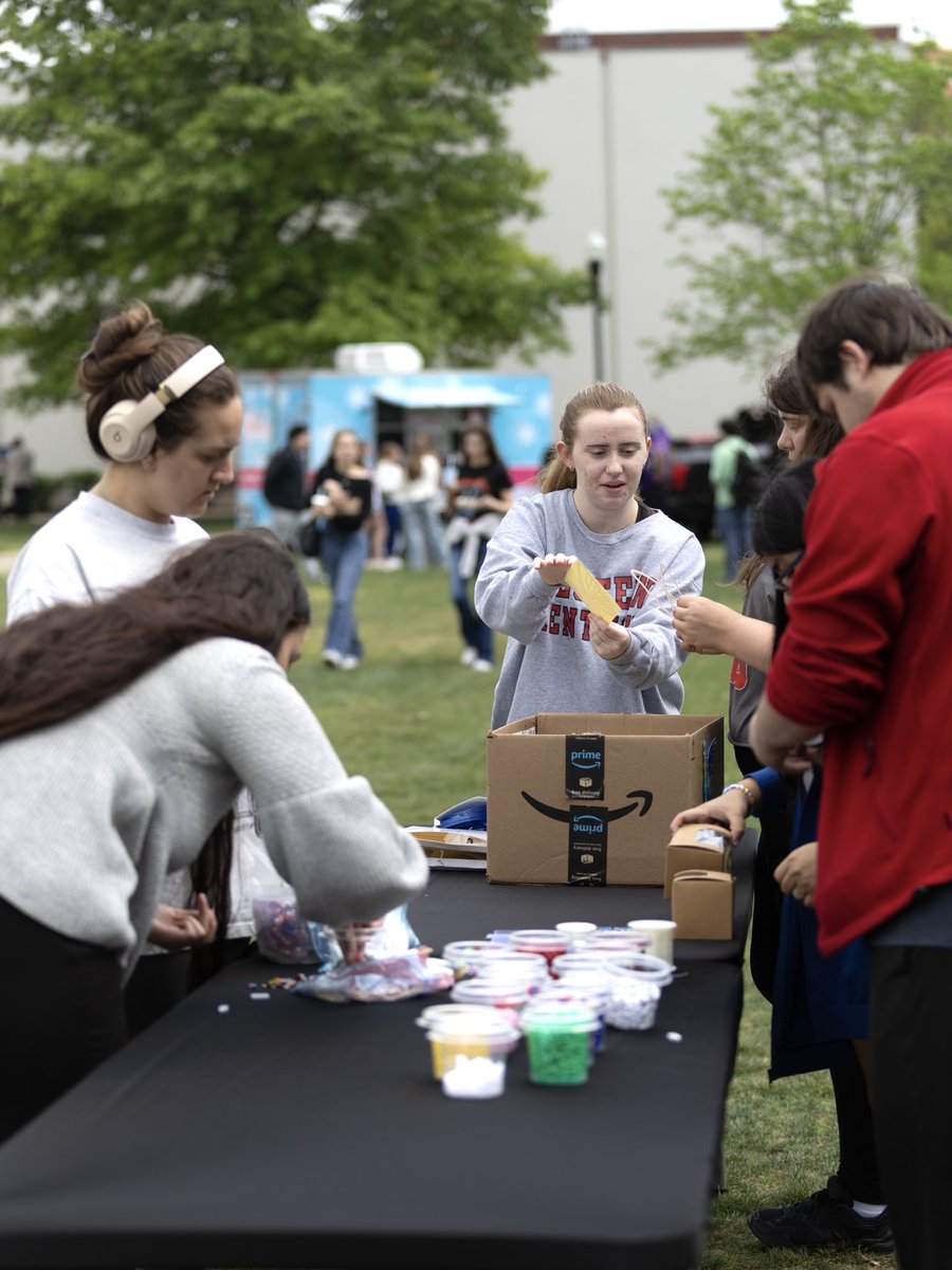 wku's tweet image. The 3rd annual Rage N Relax did not disappoint! @wkuhrl brought the perfect mix of chaos and calm featuring inflatables, a 360 video booth, car smashing, games, food, crafts, and even alpacas 🦙☀️

A well-earned break before finals week! 

#WKU #RageNRelax #FinalsWeek #StudyBreak
