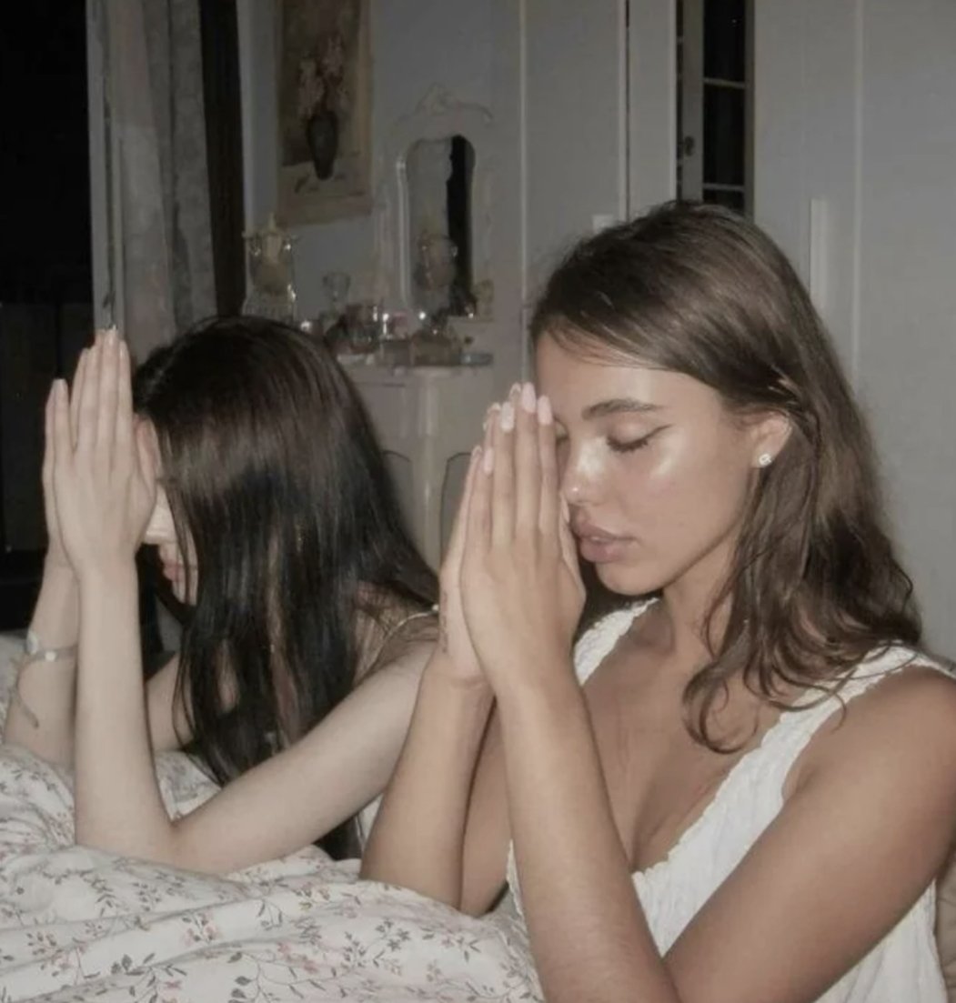 _Kida___'s tweet photo. I PRAY FOR THIS PLS PLS PLS

                   🕯      🕯
           🕯                        🕯
                    soft pity
        🕯️    first 10 pulls    🕯️
                 5 in a 10 pull 
           🕯️                         🕯️
                     🕯️        🕯️ https://t.co/dYNAZpPe9y