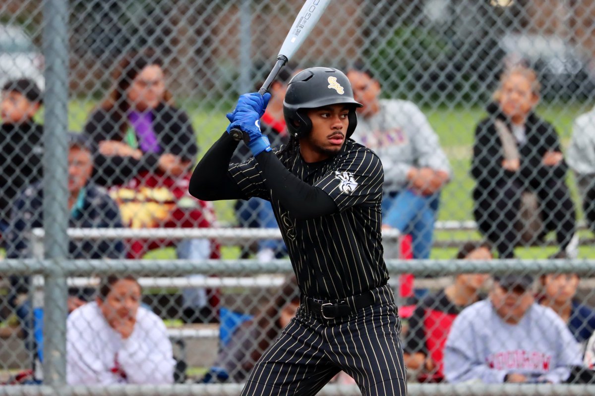 dallasathletics's tweet photo. South Oak Cliff and Woodrow Wilson opened their three-game bi-district playoff series Wednesday at Winters Park. #PlayBIGDallas https://t.co/NvAU4iWBLG