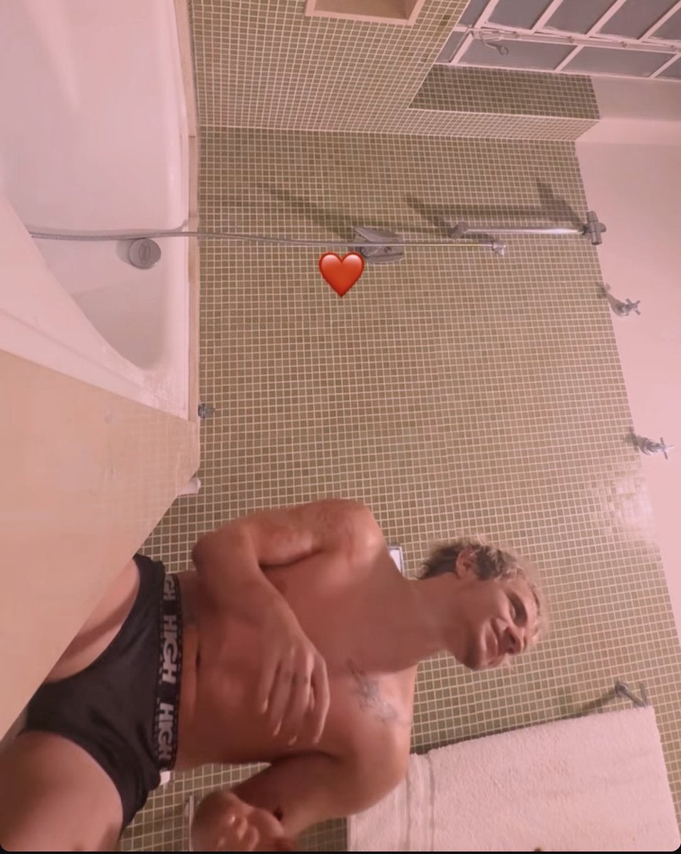 gus tweet media