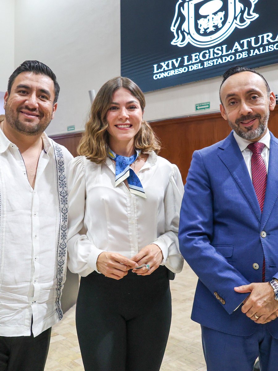 LaloLomeli__'s tweet photo. Mi reconocimiento a @Cuquis_Camarena por su trabajo al frente de la JUCOPO. Muchas felicidades por sus logros.

Agradezco a #JulioHurtado por su labor como Presidente del Congreso y felicito a @alondra_fausto por asumir la Mesa Directiva. @LegislativoJal https://t.co/o6qyisR4kx