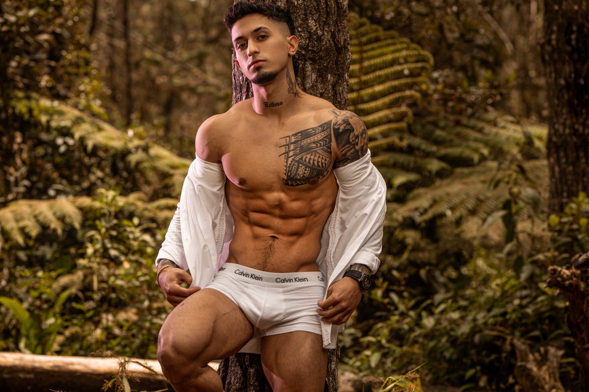 randyblueLIVE's tweet image. Enjoys early morning hikes. 
#wednesdayvibes #muscles #abs 
tinyurl.com/bd54jp57