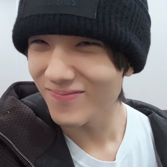 jisung is not ugly and look at his barefaced he looks so aegi 🥺