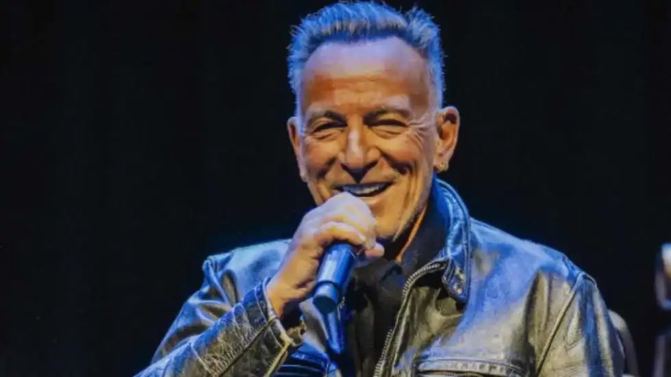 cjsawesome80s's tweet image. Bruce Springsteen to Receive Harry Belafonte Social Justice Honor! 👏

#brucespringsteen #80s #80smusic

cjsawesome80s.com/2026/04/29/bru…