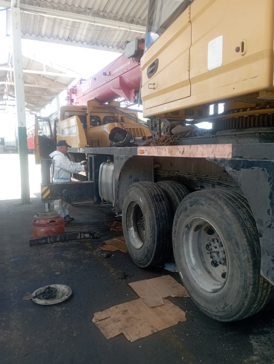 empetcupet's tweet photo. Recuperada grúa Sany de  Nuevitas, con la inventiva y dedicación de nuestros mecánicos y el aporte de los talleres de maquinado de Cabaiguan. Este es un equipo vital en nuestras producciones reincorporado a los trabajos de tanques. #Cuba #PertolerosPorCuba #LaEmpetVaPorMas https://t.co/uLGTnsjr4n