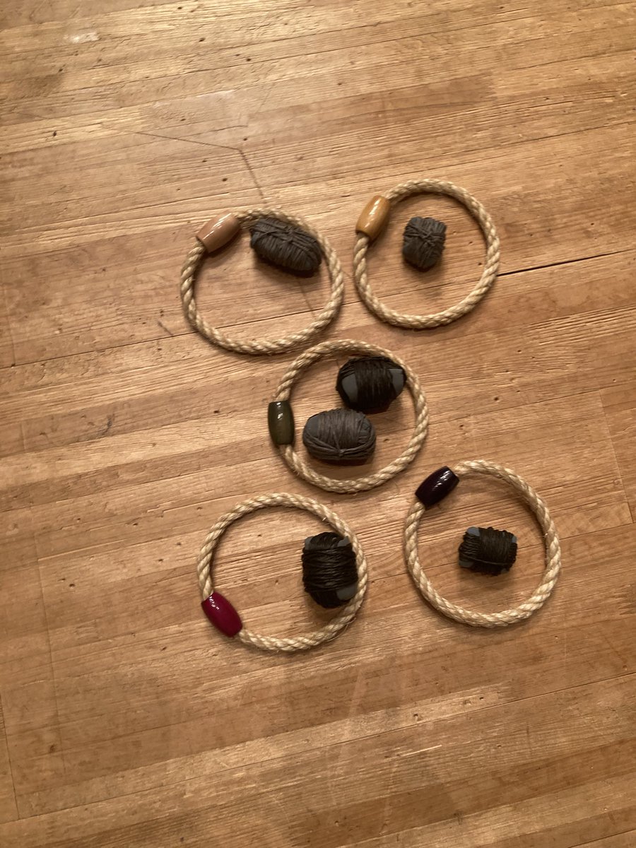 1cu4_yuzu's tweet image. この小道具の配置が謎解きみたいで、配置するのがとても楽しかった☺️
子役さんが遊んでいるの、可愛かったなぁ🥰
#tantibeifiori
#TBF
#opera